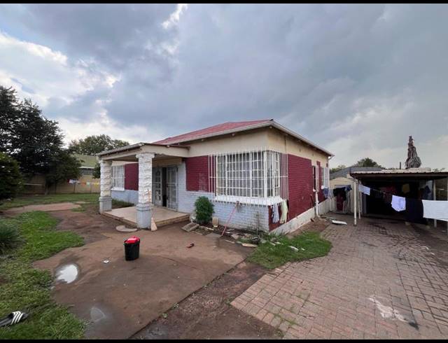 6 BEDROOM HOUSE FOR SALE IN THE HILL